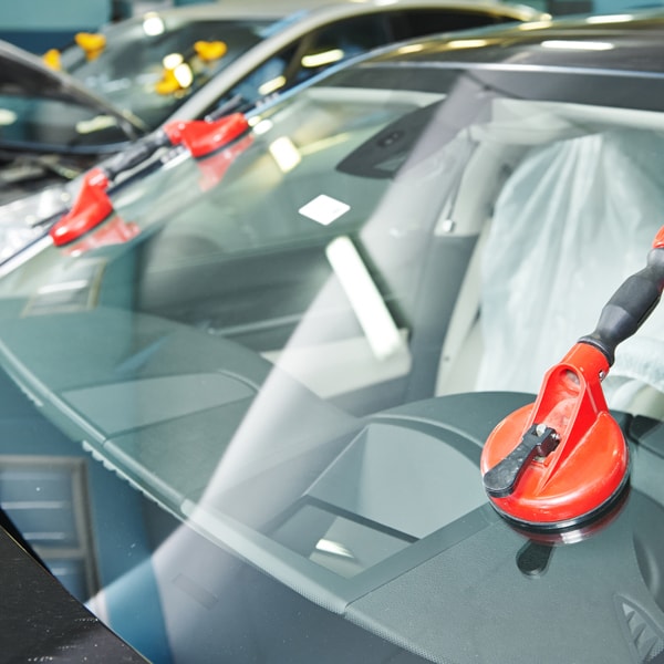 Which auto glass service to contact when windshield is shattered 